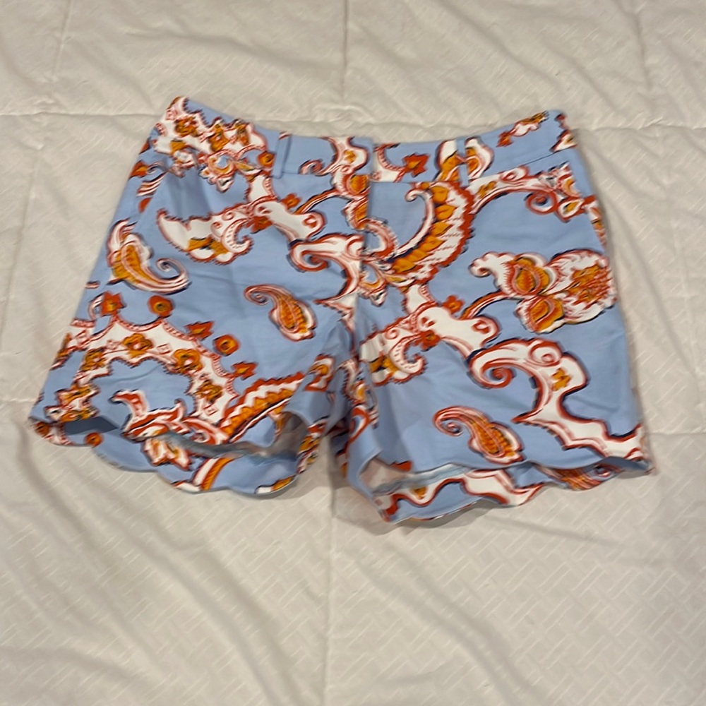 Womens size 8 J McLaughlin scalloped shorts